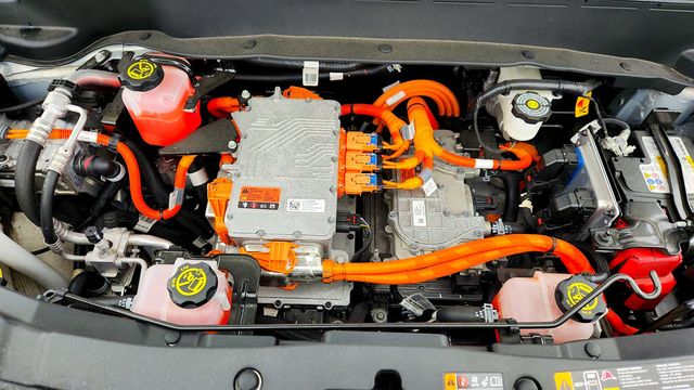 2023 Chevrolet Bolt EUV 4dr LT w/ Comfort & Driver Confidence Packages - 23004660 - 26