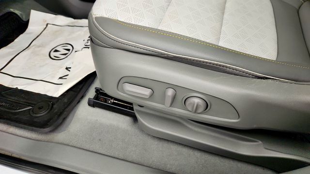 2023 Chevrolet Bolt EUV 4dr Premier with Sunroof, Bose Audio & Navigation - 23005613 - 11