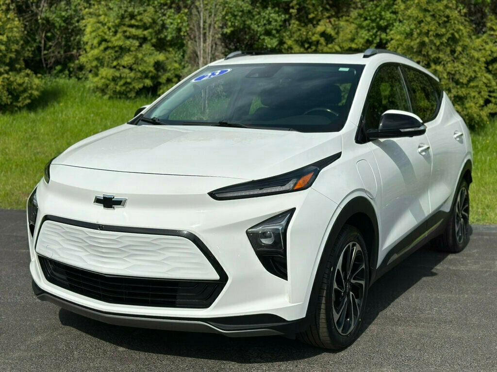 2023 Chevrolet Bolt EUV Premier photo 2