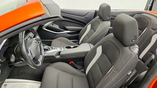 2023 Chevrolet Camaro 2dr Convertible 1LT w/ RS Package & 20'' Wheels - 23013787 - 19