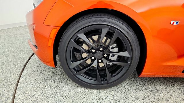 2023 Chevrolet Camaro 2dr Convertible 1LT w/ RS Package & 20'' Wheels - 23013787 - 8