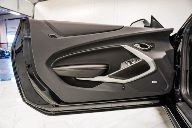 2023 Chevrolet Camaro 2dr Convertible LT1 - 22996875 - 8