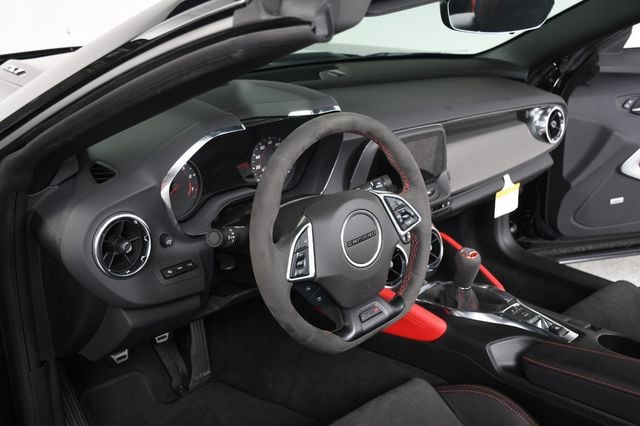 2023 Chevrolet Camaro 2dr Convertible ZL1 - 23047378 - 32