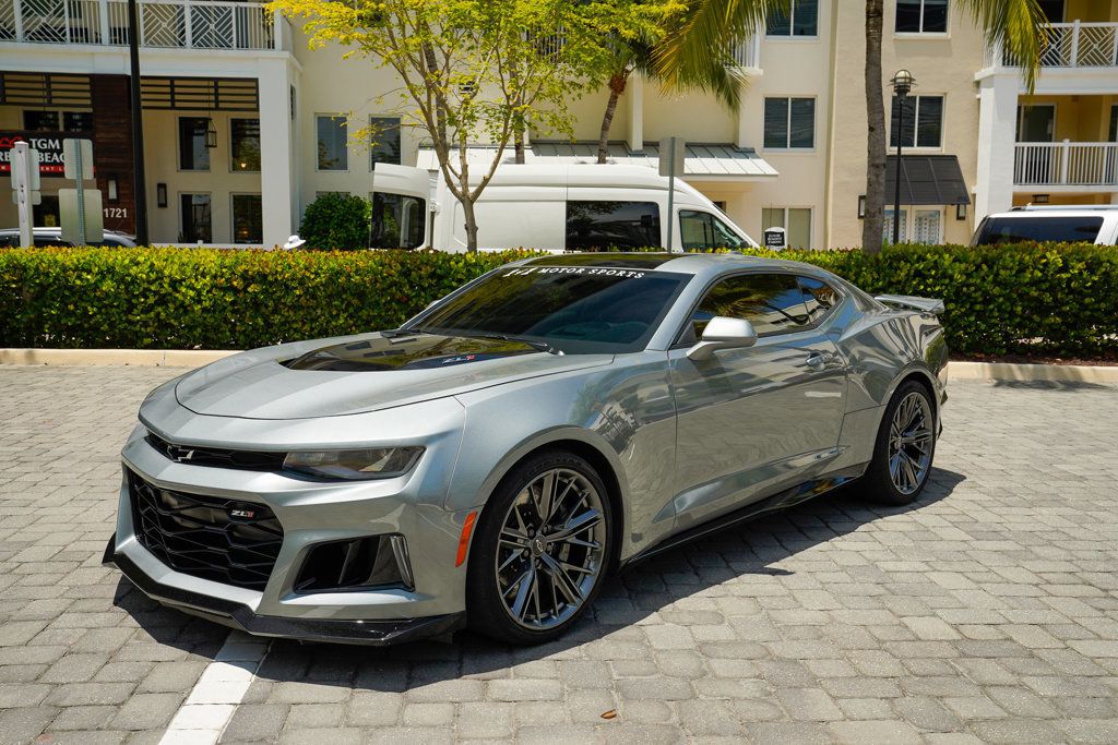 2023 Chevrolet Camaro Coupe ZL1 photo 2