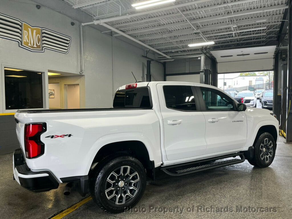 2023 Chevrolet Colorado LT photo 2