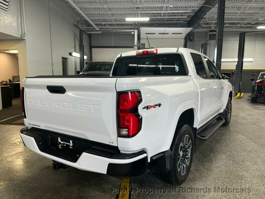2023 Chevrolet Colorado LT photo 3