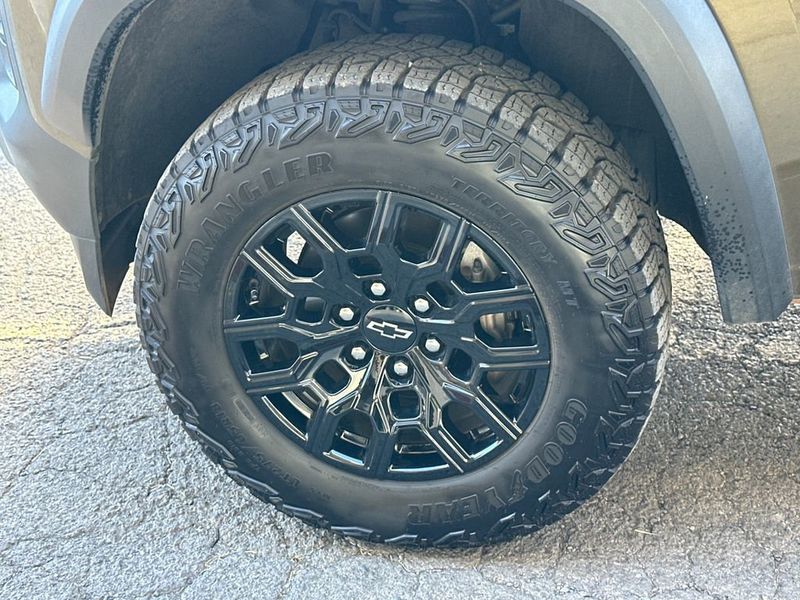 2023 Chevrolet Colorado 4WD Crew Cab Trail Boss - 23055185 - 11
