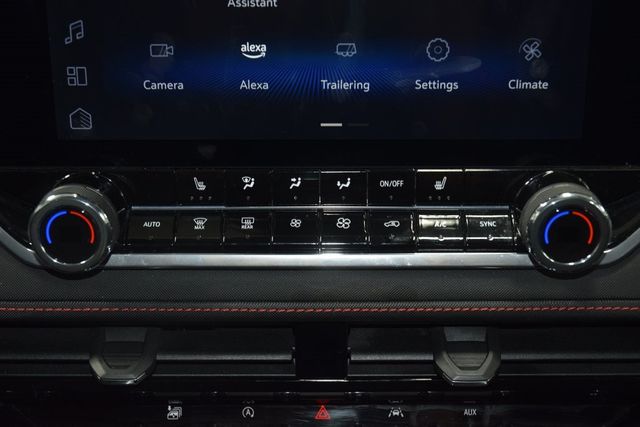 2023 Chevrolet Colorado 4WD Crew Cab Z71 - 22950453 - 32