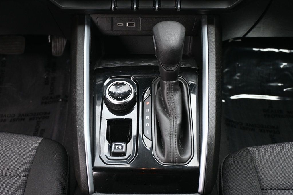 Chevrolet Colorado photo 14