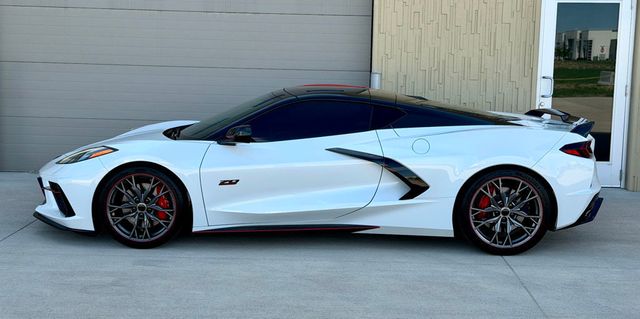 2023 Chevrolet Corvette 70th Anniversary Z51 w. Carbon Fiber Option - 23027464 - 12