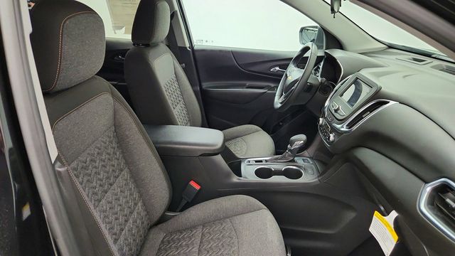 2023 Chevrolet Equinox AWD 4dr LT w/ Confidence & Convenience Pkg and Blind Zone Alert - 23030995 - 22