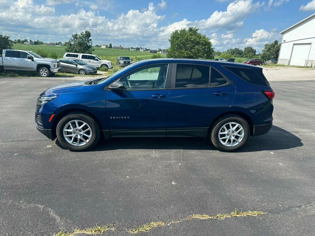 2023 Chevrolet Equinox LS photo 2