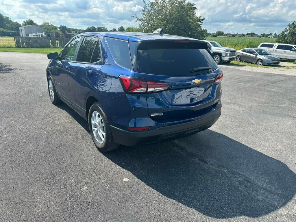 2023 Chevrolet Equinox LS photo 3