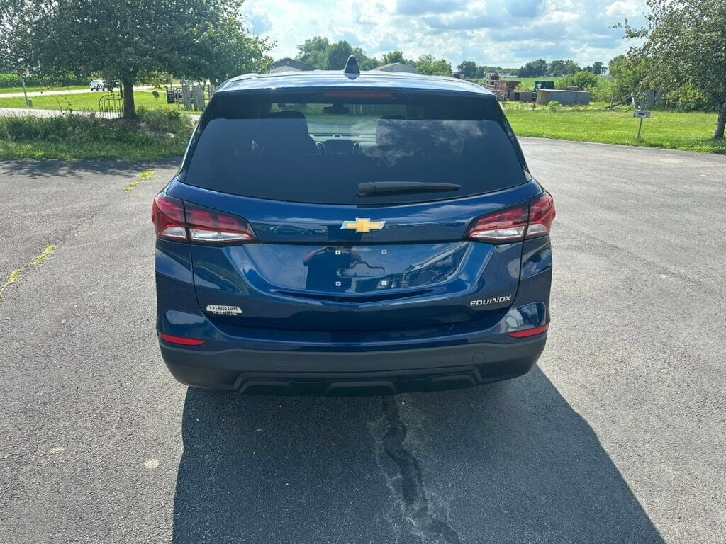 2023 Chevrolet Equinox LS photo 4