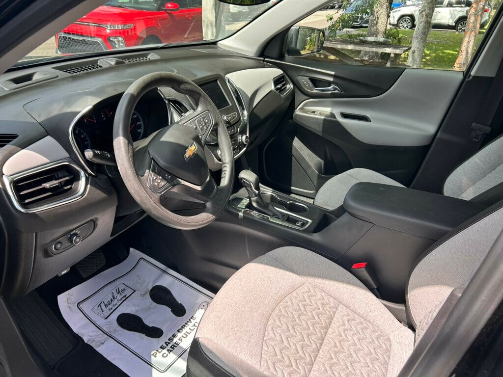2023 Chevrolet Equinox LS photo 3