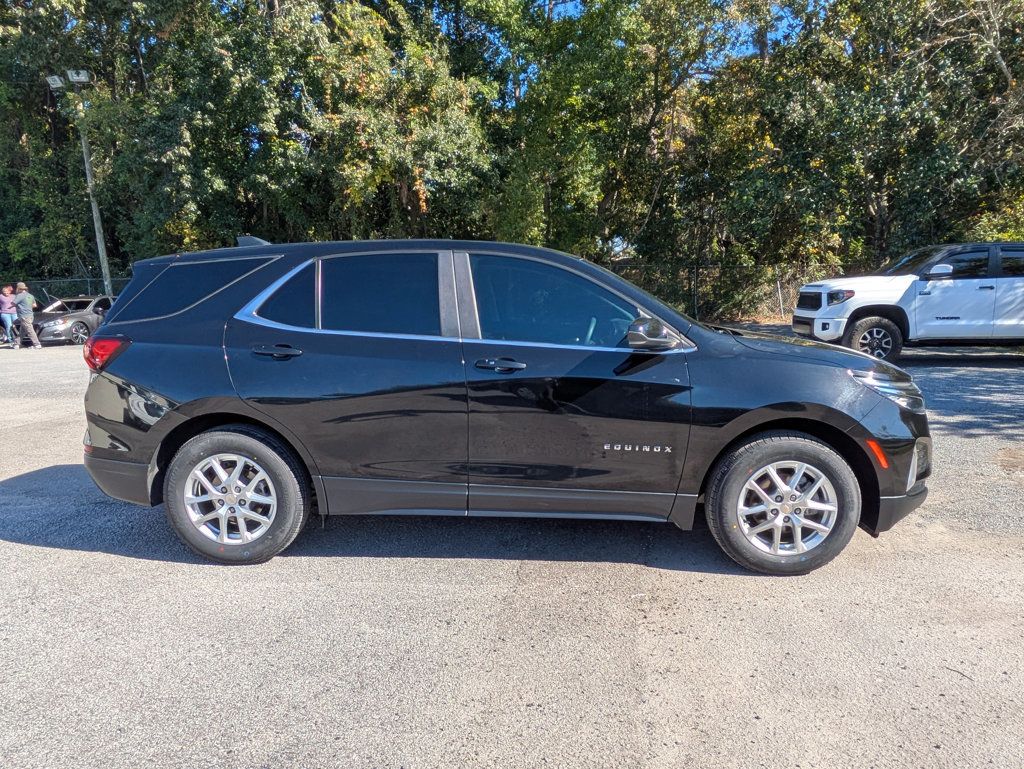 2023 Chevrolet Equinox photo 2