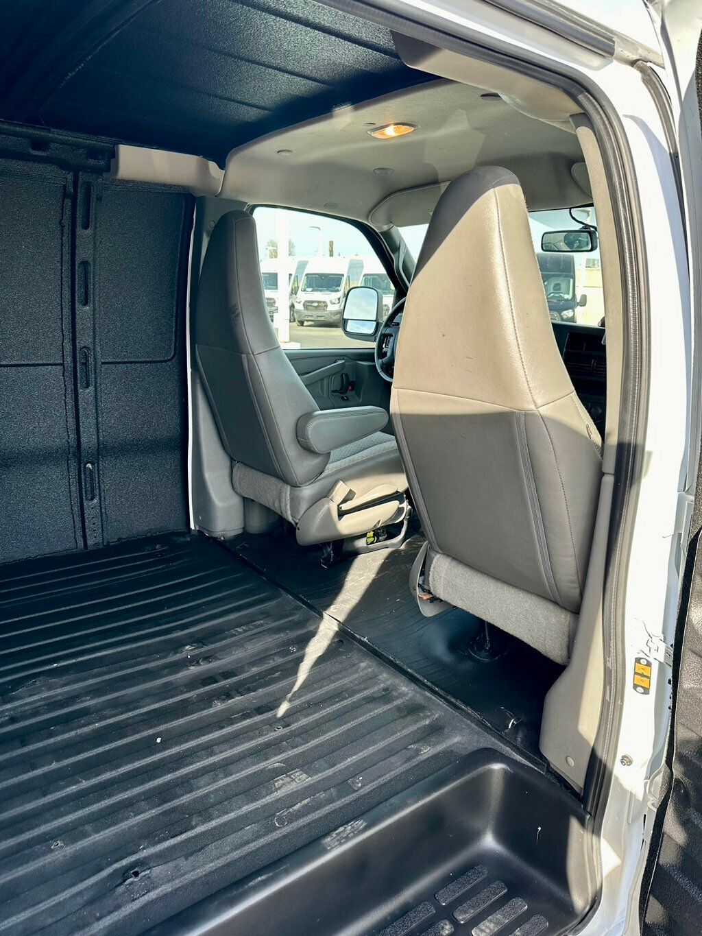 2023 Chevrolet Express 3500 Cargo Van photo 11