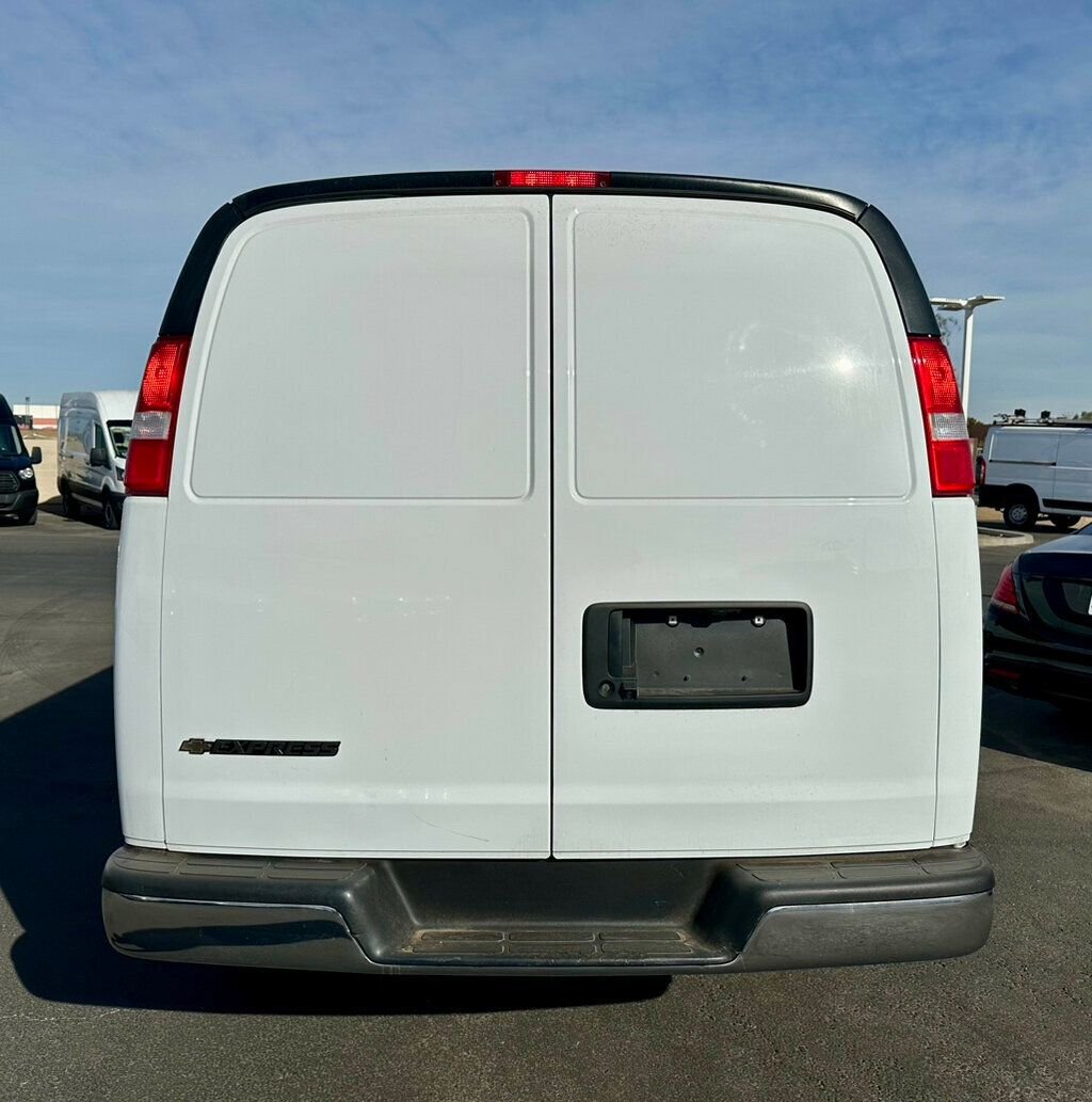 2023 Chevrolet Express 3500 Cargo Van photo 4