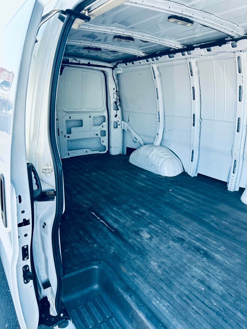 2023 Chevrolet Express Cargo Van 2500 photo 9