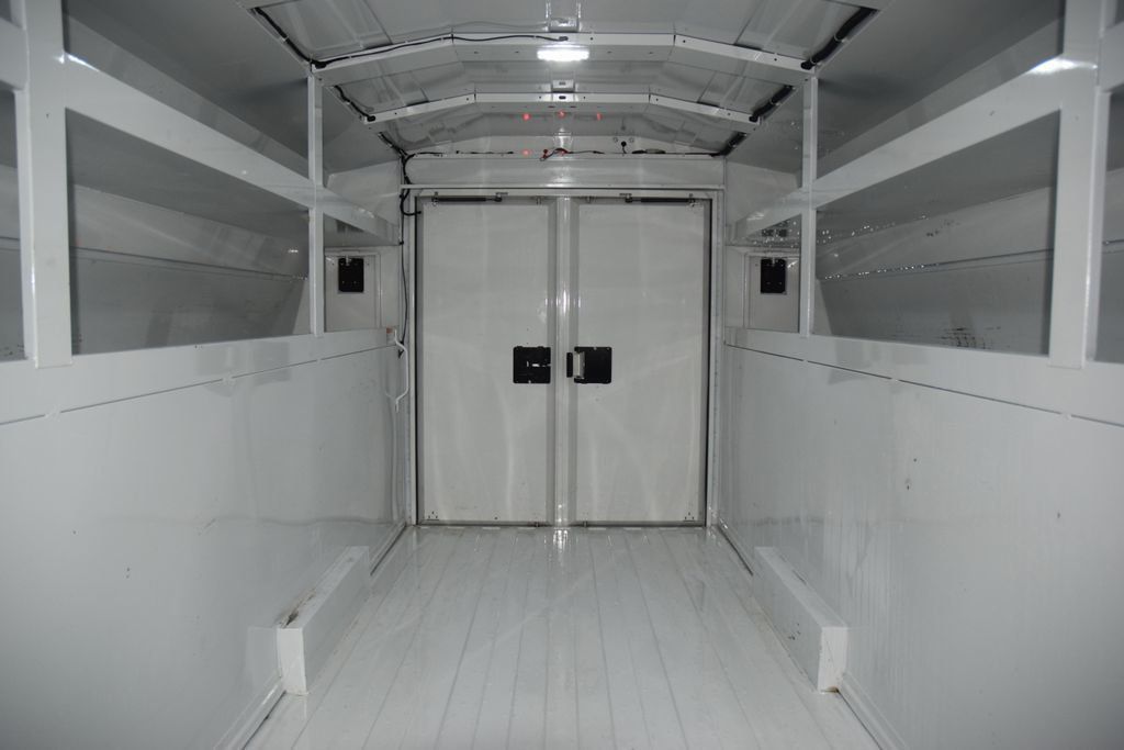 2023 Chevrolet Express Commercial Cutaway EXPRESS 3500 CUTAWAY * 6.6 V8 * 13' KNAPHEIDE KUV * LIKE NEW - 23021656 - 29