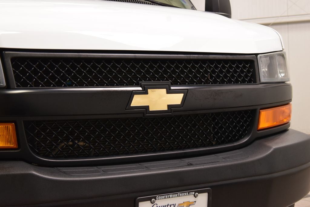 2023 Chevrolet Express Commercial Cutaway EXPRESS 3500 CUTAWAY * 6.6 V8 * 13' KNAPHEIDE KUV * LIKE NEW - 23021656 - 4