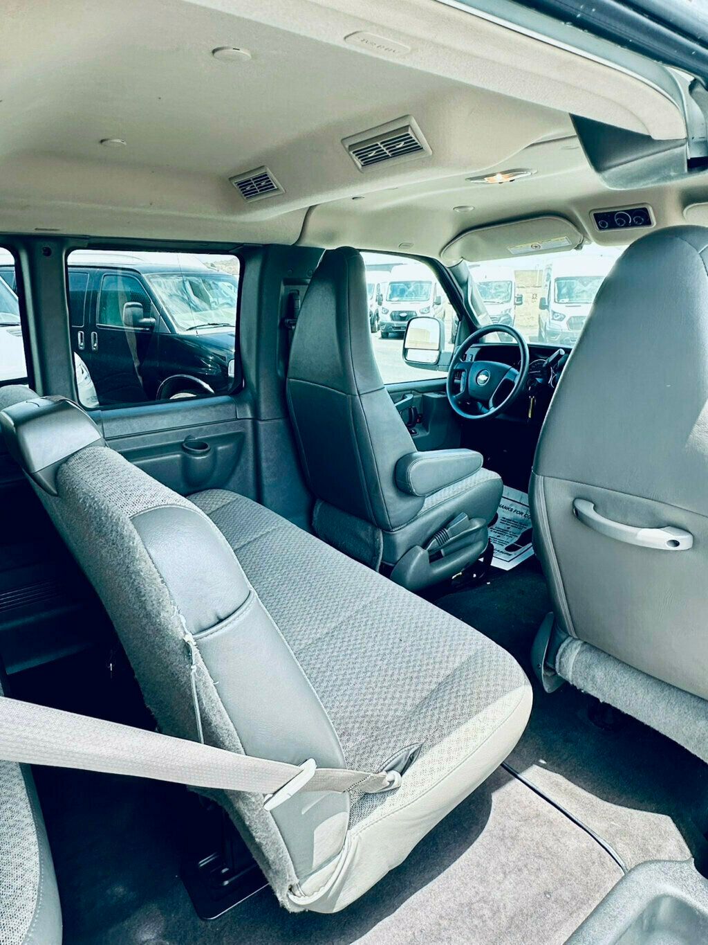 2023 Chevrolet Express Passenger LT photo 11