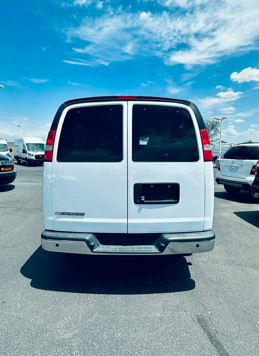2023 Chevrolet Express Passenger LT photo 4