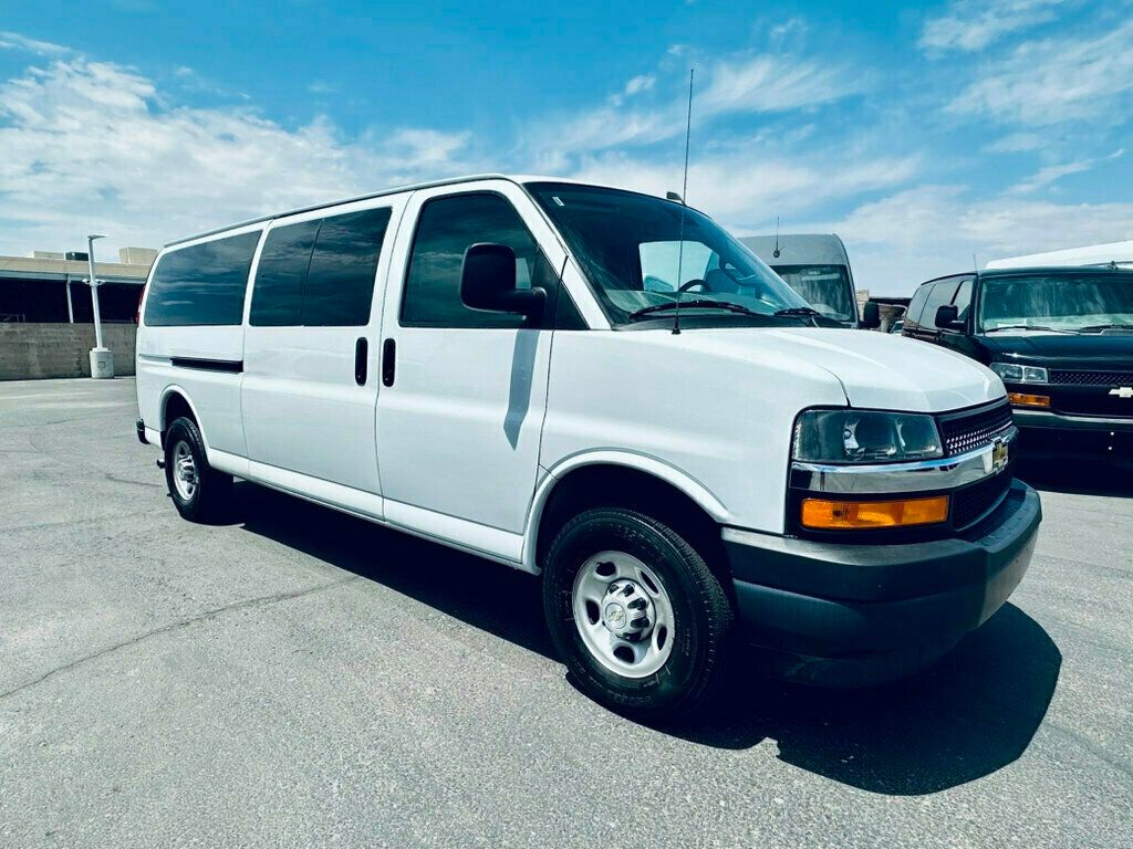 2023 Chevrolet Express Passenger LT photo 7