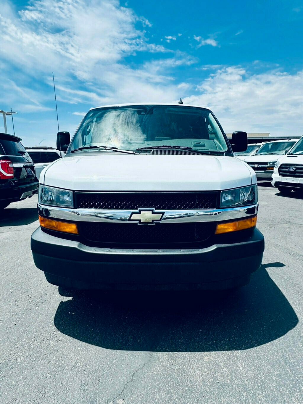 2023 Chevrolet Express Passenger LT photo 8