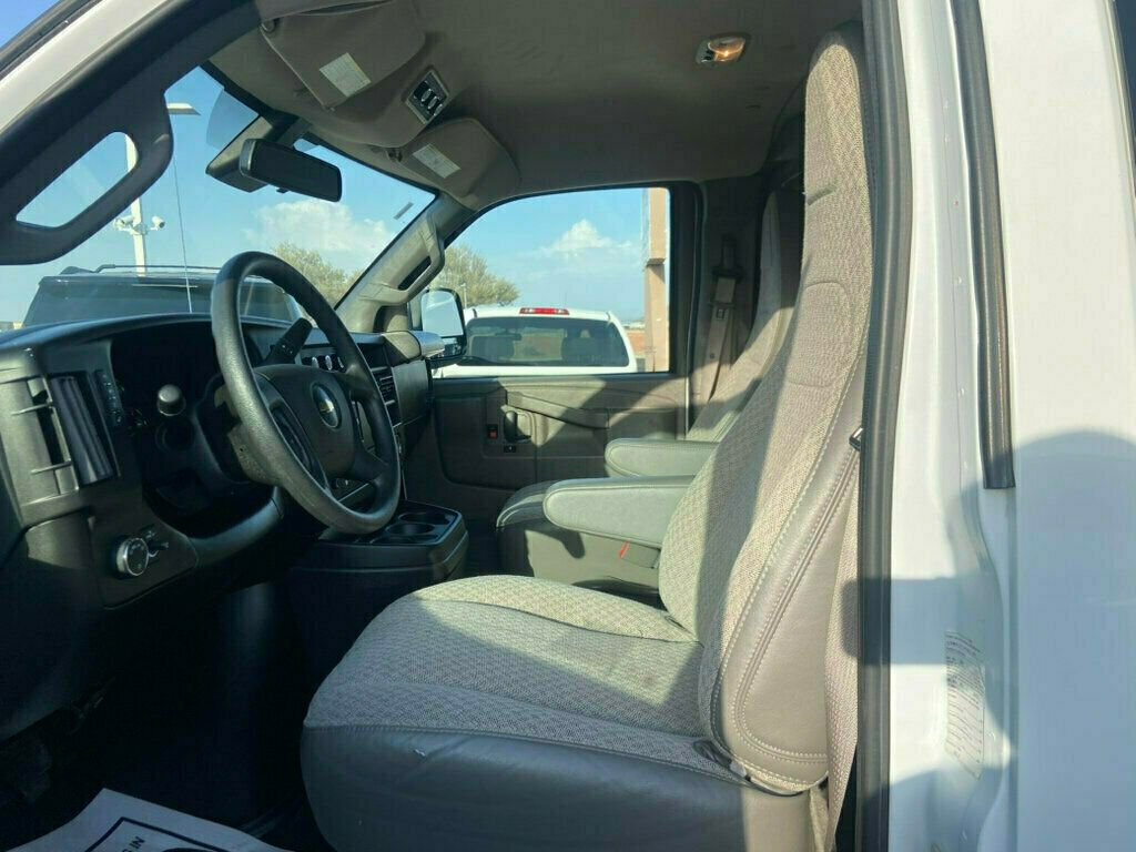 2023 Chevrolet Express Passenger LT photo 9