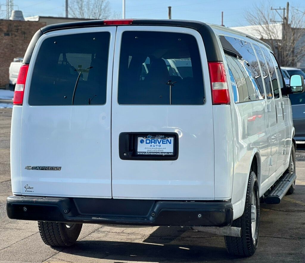 2023 Chevrolet Express Passenger RWD 3500 155" LS - 22978641 - 28