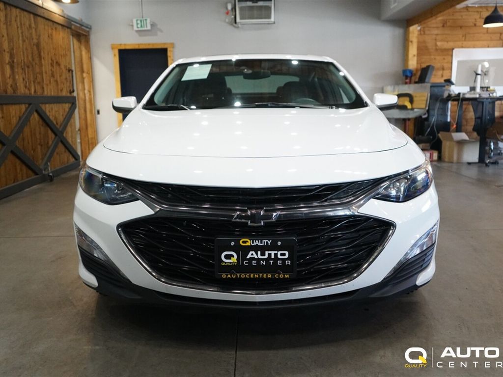2023 Chevrolet Malibu 1LT photo 2