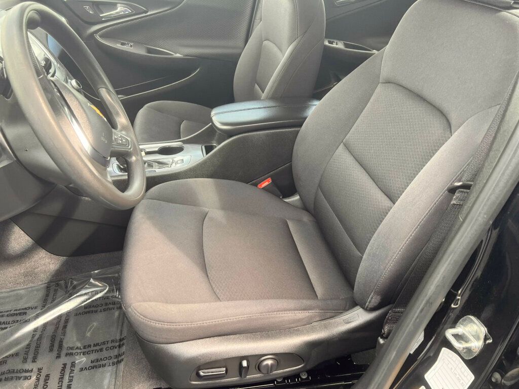 2023 Chevrolet Malibu 1LT photo 2