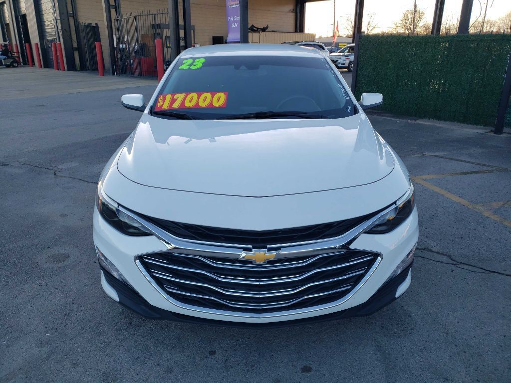 2023 Chevrolet Malibu 1LT photo 2