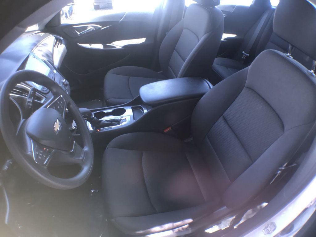 2023 Chevrolet Malibu LS photo 13