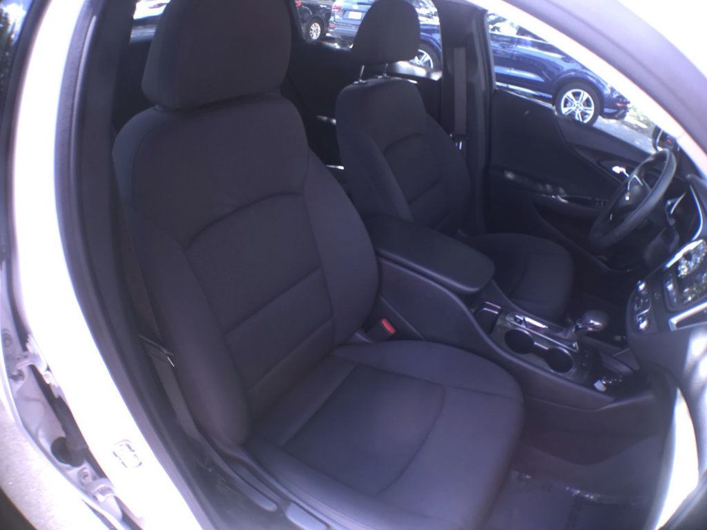 2023 Chevrolet Malibu LS photo 19