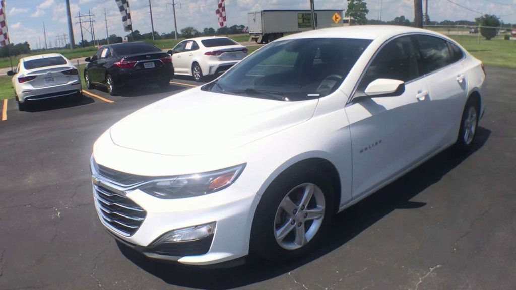 2023 Chevrolet Malibu LS photo 4