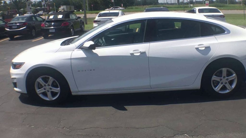 2023 Chevrolet Malibu LS photo 5