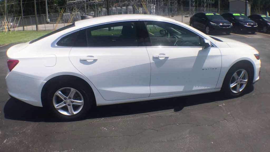 2023 Chevrolet Malibu LS photo 9