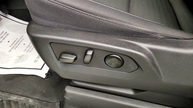 2023 Chevrolet Silverado 1500 4WD Crew Cab 147'' Custom - 23039475 - 9