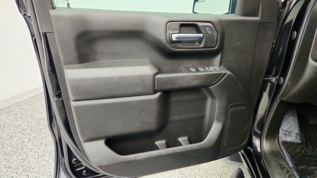 2023 Chevrolet Silverado 1500 4WD Crew Cab 147’’ Custom with Dark Essentials Package - 22959926 - 9