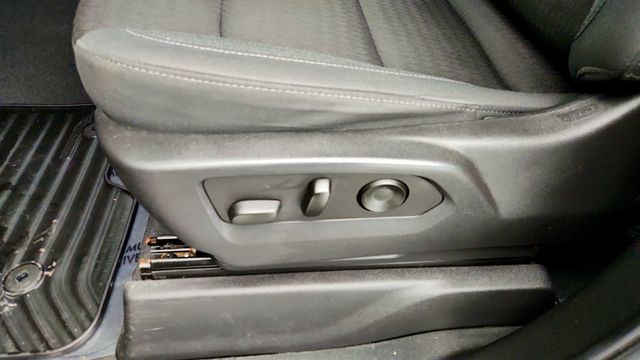 2023 Chevrolet Silverado 1500 4WD Crew Cab 147’’ Custom with Dark Essentials Package - 22959926 - 10