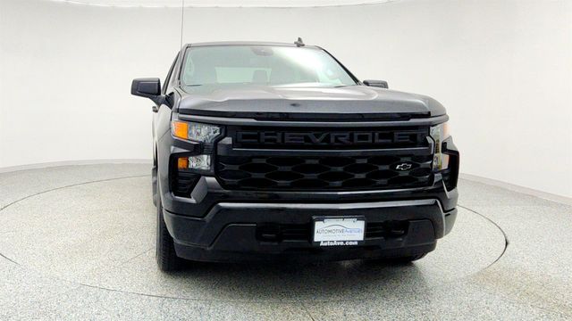 2023 Chevrolet Silverado 1500 4WD Crew Cab 147’’ Custom with Dark Essentials Package - 22959926 - 1