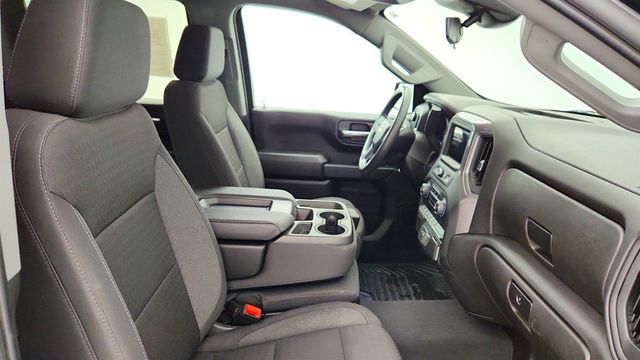 2023 Chevrolet Silverado 1500 4WD Crew Cab 147’’ Custom with Dark Essentials Package - 22959926 - 23