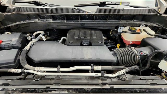 2023 Chevrolet Silverado 1500 4WD Crew Cab 147’’ Custom with Dark Essentials Package - 22959926 - 26