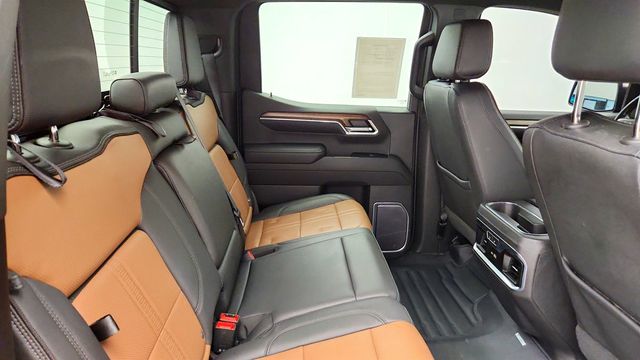 2023 Chevrolet Silverado 1500 4WD Crew Cab 147'' High Country w/ Duramax & Z71 Off-Road Pkg - 23047104 - 21