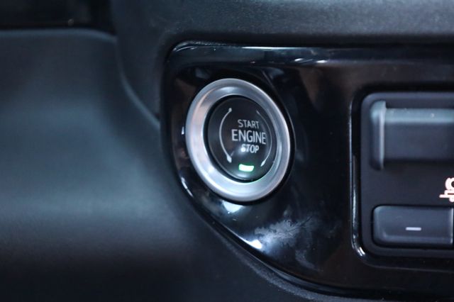 2023 Chevrolet Silverado 1500 4WD Crew Cab 147" High Country w/LOADED! - 22898832 - 32