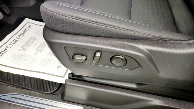 2023 Chevrolet Silverado 1500 4WD Crew Cab 147'' LT (2FL)  - 23032153 - 10
