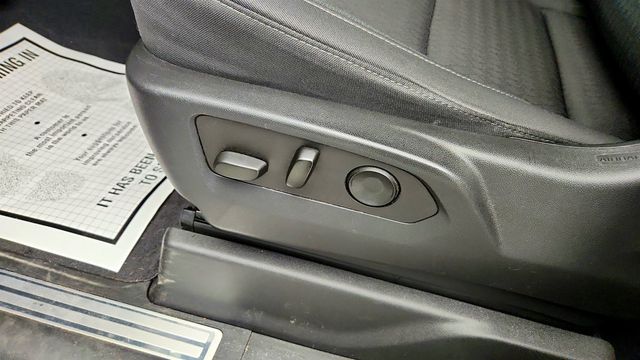 2023 Chevrolet Silverado 1500 4WD Crew Cab 147'' LT Trail Boss w/ Assist Steps & Protection - 23066488 - 10