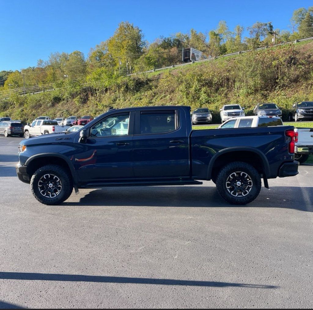 2023 Chevrolet Silverado 1500 4WD Crew Cab 147" ZR2 - 22649321 - 3